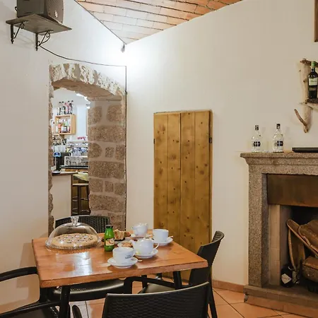 Loft Civico 80 Near Olbia 住宿加早餐酒店 Calangianus